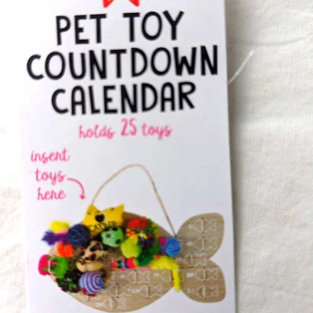 Pet Cat Toy Countdown Calendar wood NWT cat small animal fish shape cream